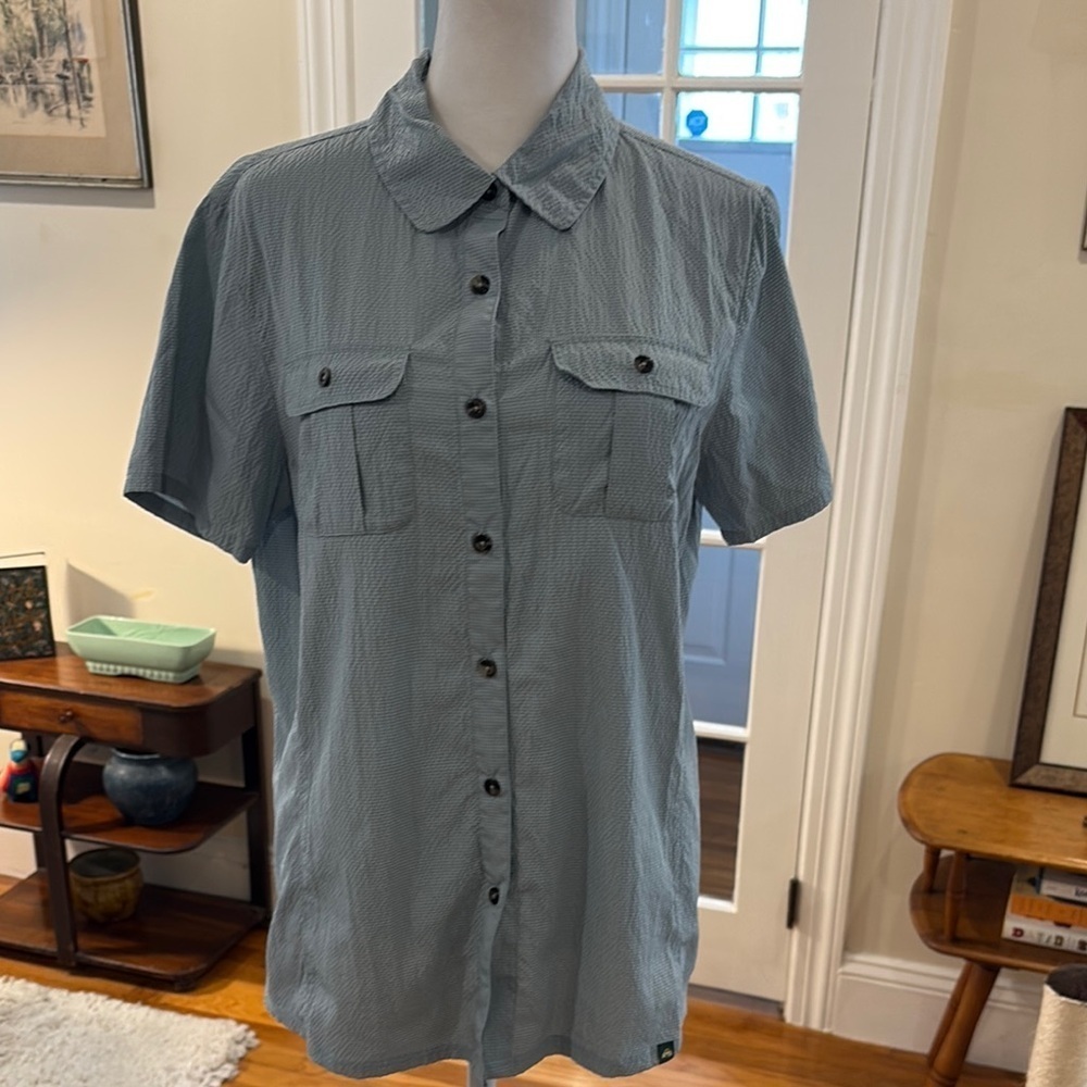EMS shirt sleeve nylon/polyester button down shirt sleeve shirt. Size M